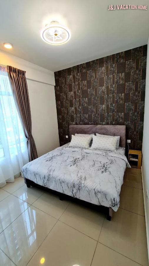 J&J Vacation Home@Novo8 Residence Kampong Tambak Exterior photo