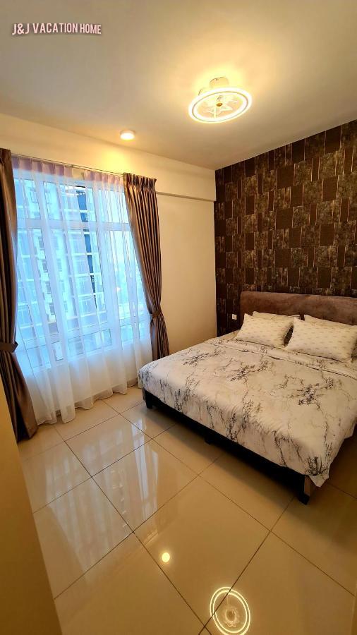 J&J Vacation Home@Novo8 Residence Kampong Tambak Exterior photo