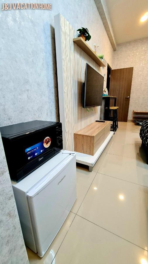 J&J Vacation Home@Novo8 Residence Kampong Tambak Exterior photo