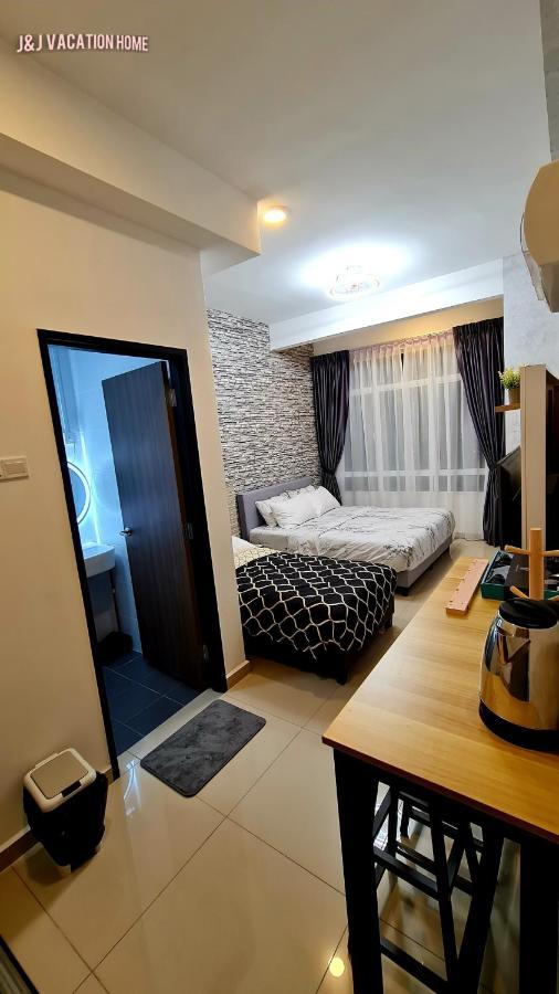 J&J Vacation Home@Novo8 Residence Kampong Tambak Exterior photo