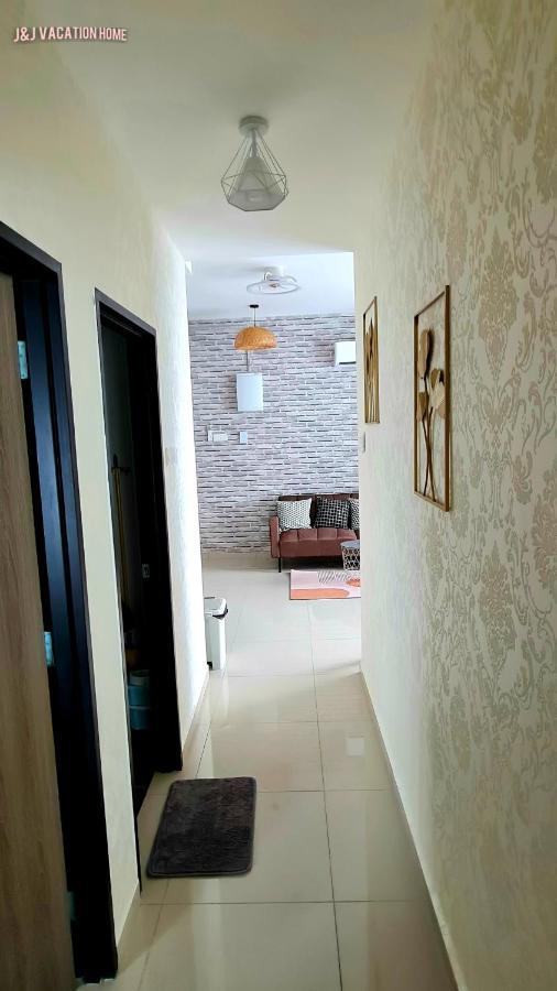 J&J Vacation Home@Novo8 Residence Kampong Tambak Exterior photo