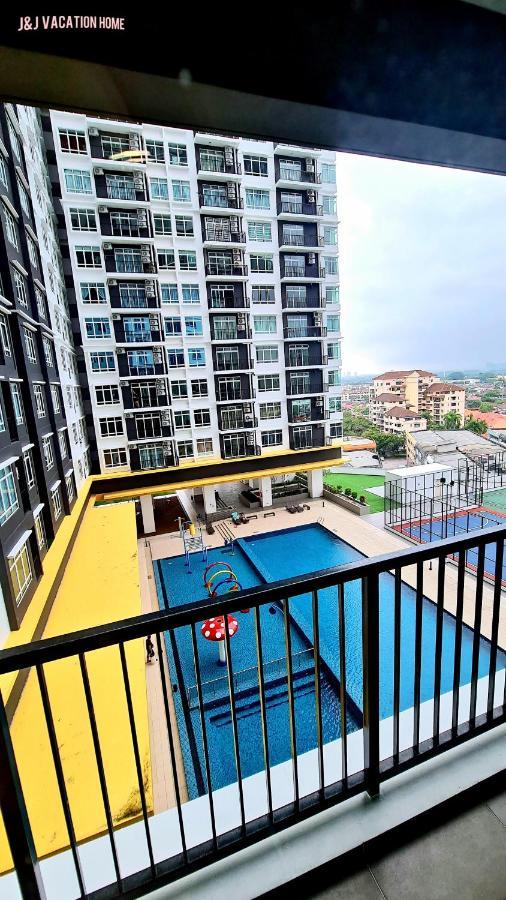 J&J Vacation Home@Novo8 Residence Kampong Tambak Exterior photo