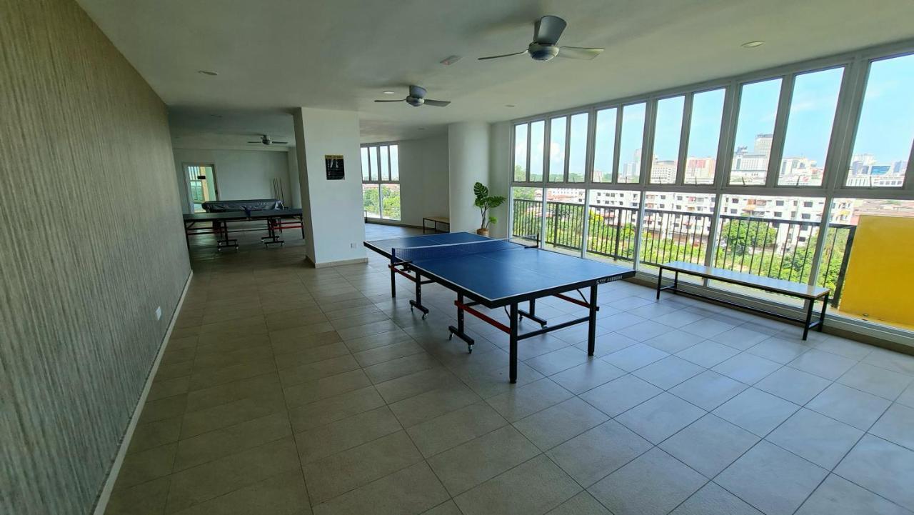 J&J Vacation Home@Novo8 Residence Kampong Tambak Exterior photo